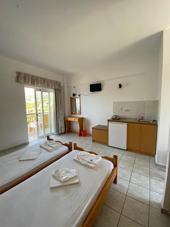 Eolia Beachfront Studios Плакиас Екстериор снимка