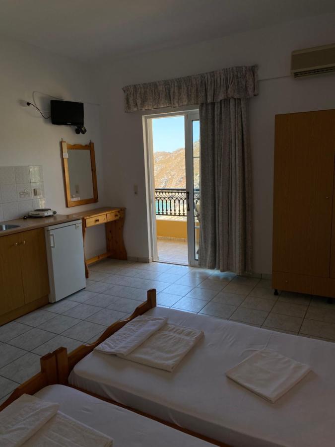 Eolia Beachfront Studios Плакиас Екстериор снимка