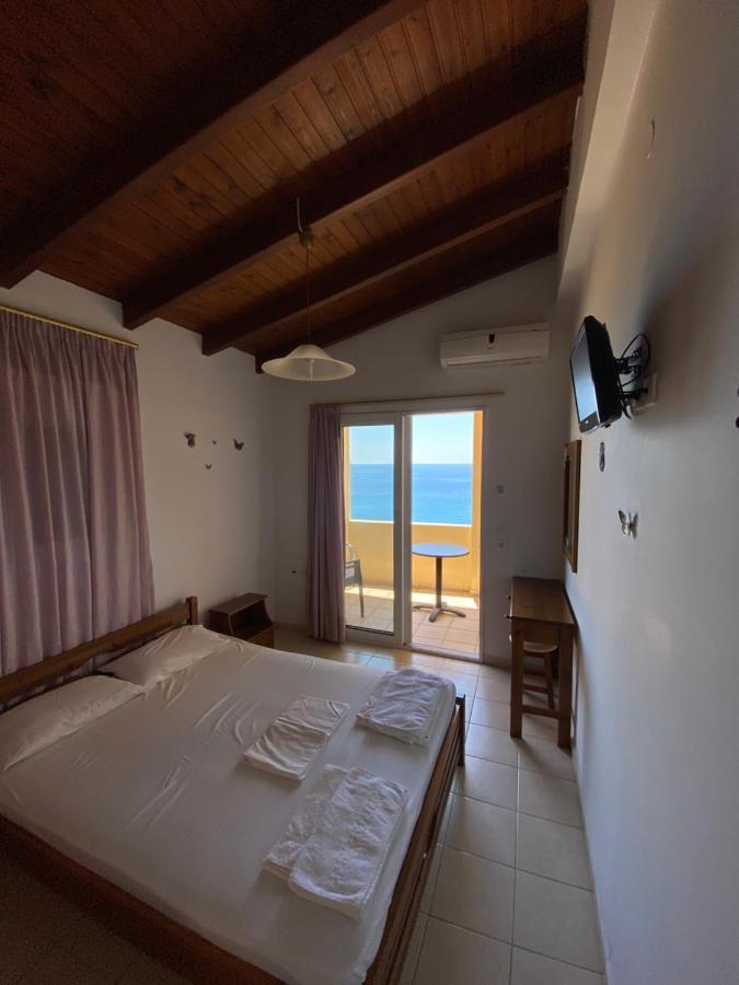Eolia Beachfront Studios Плакиас Екстериор снимка