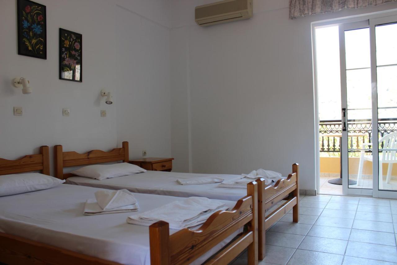 Eolia Beachfront Studios Плакиас Екстериор снимка
