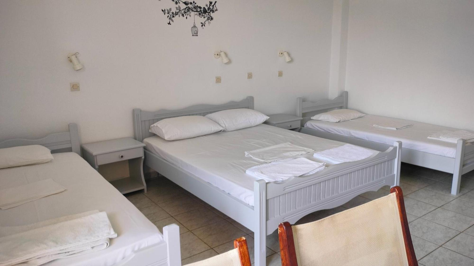Eolia Beachfront Studios Плакиас Екстериор снимка