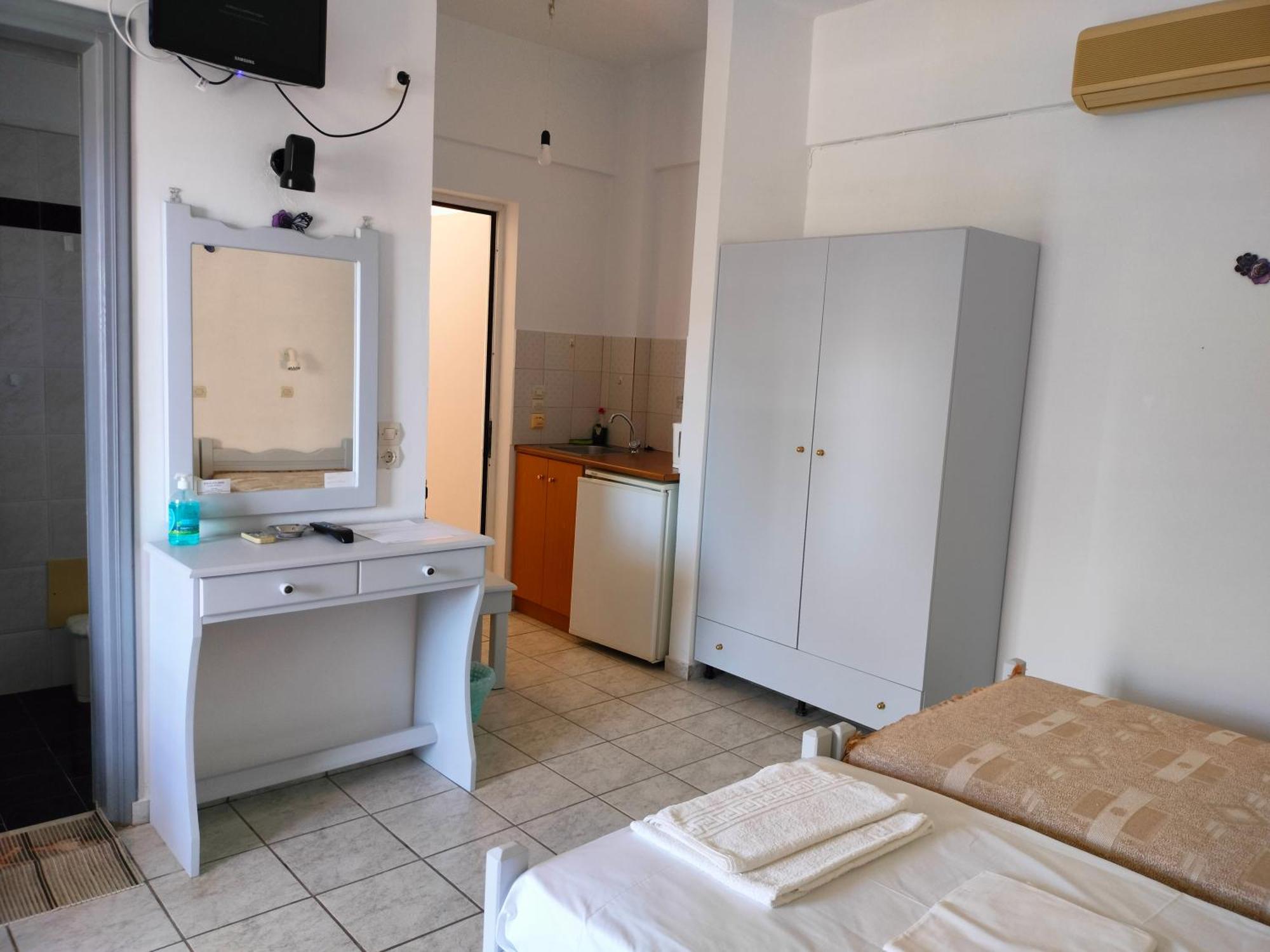Eolia Beachfront Studios Плакиас Екстериор снимка