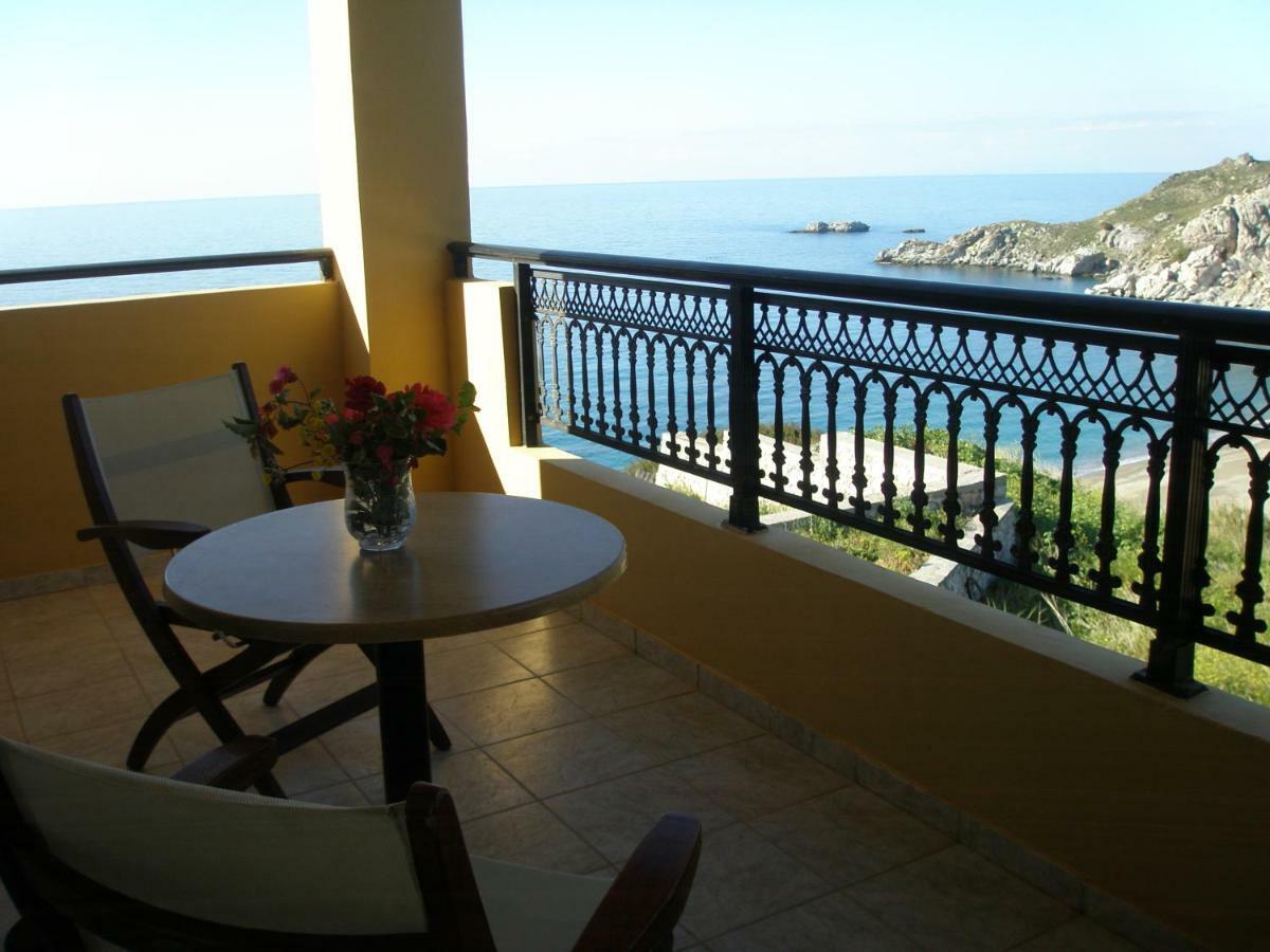 Eolia Beachfront Studios Плакиас Екстериор снимка