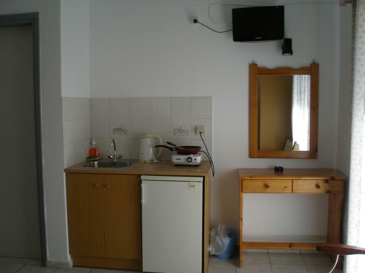 Eolia Beachfront Studios Плакиас Екстериор снимка